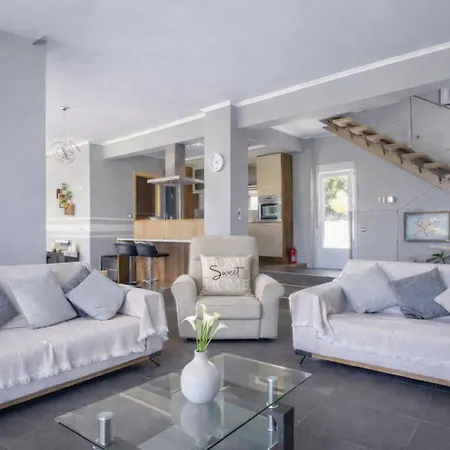Sunrise Villa *